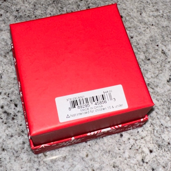 🎄NWT🎄 Betsey Johnson Crystal Christmas Tree Earrings - Picture 4 of 7